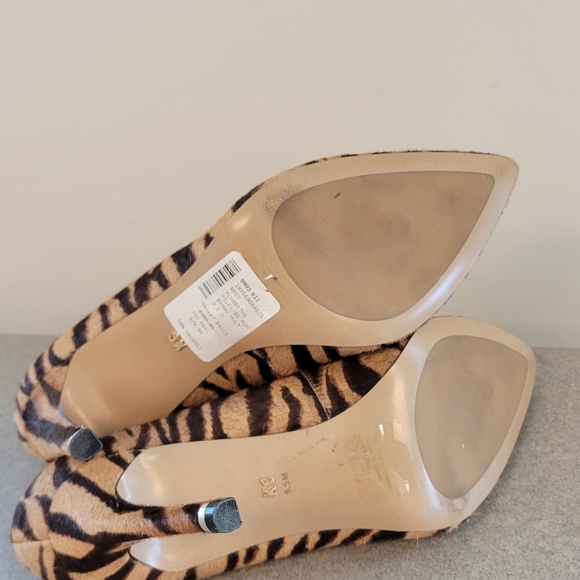 🤎Kenneth Cole Zebra Animal Print Pumps🤎 - Picture 4 of 5
